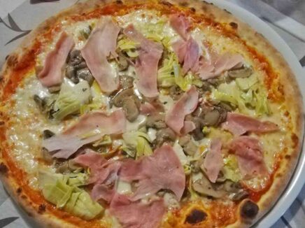 Pizza capricciosa